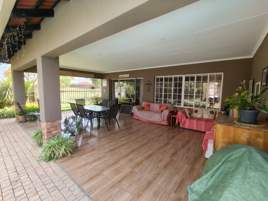 3 Bedroom Property for Sale in Waterkloof East North West